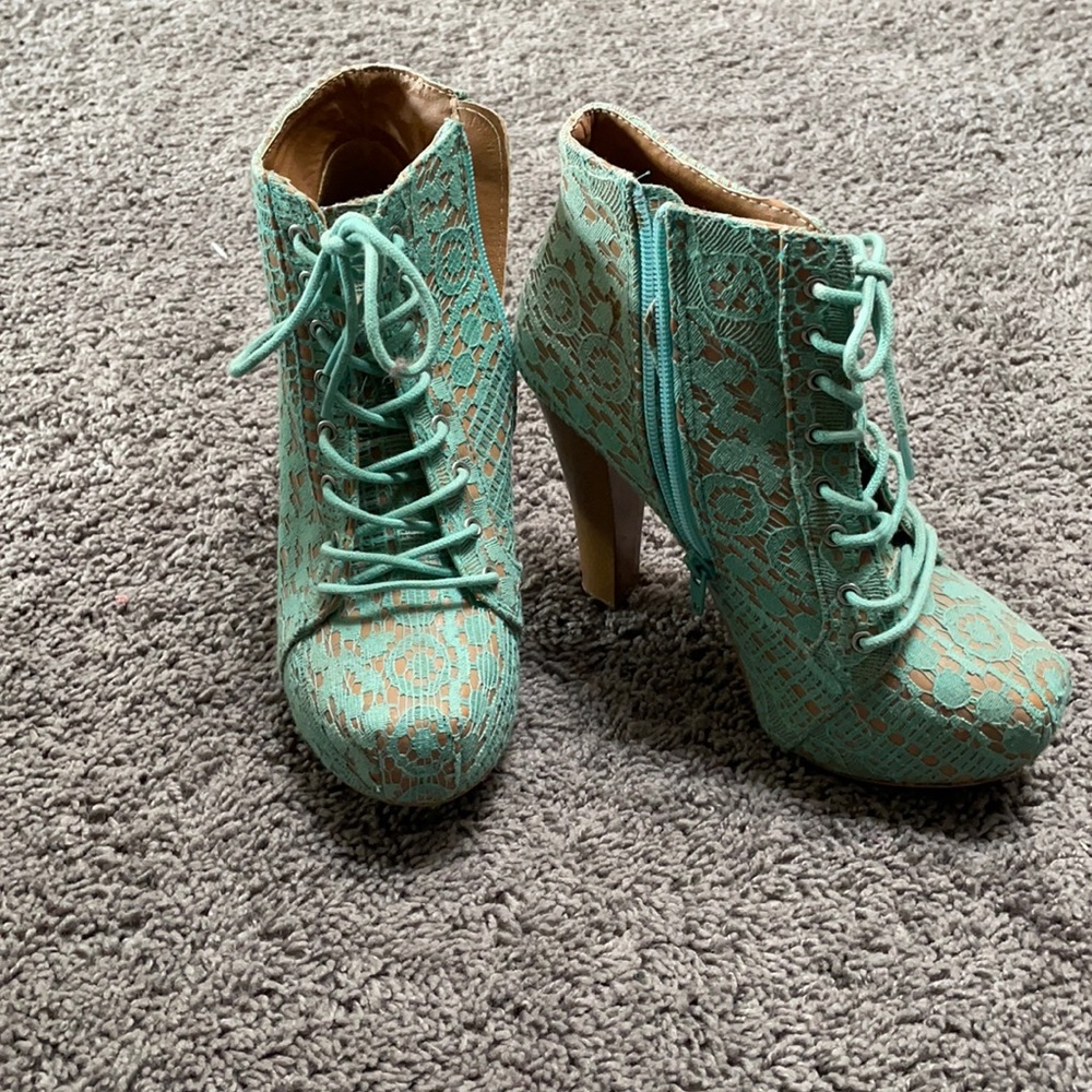 Charlotte Russe lace sky blues heels size 6